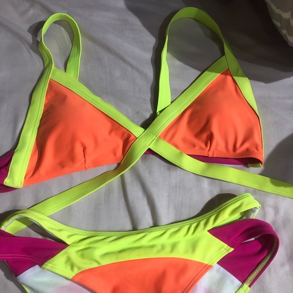 Criss cross neon bikini - Picture 3 of 3